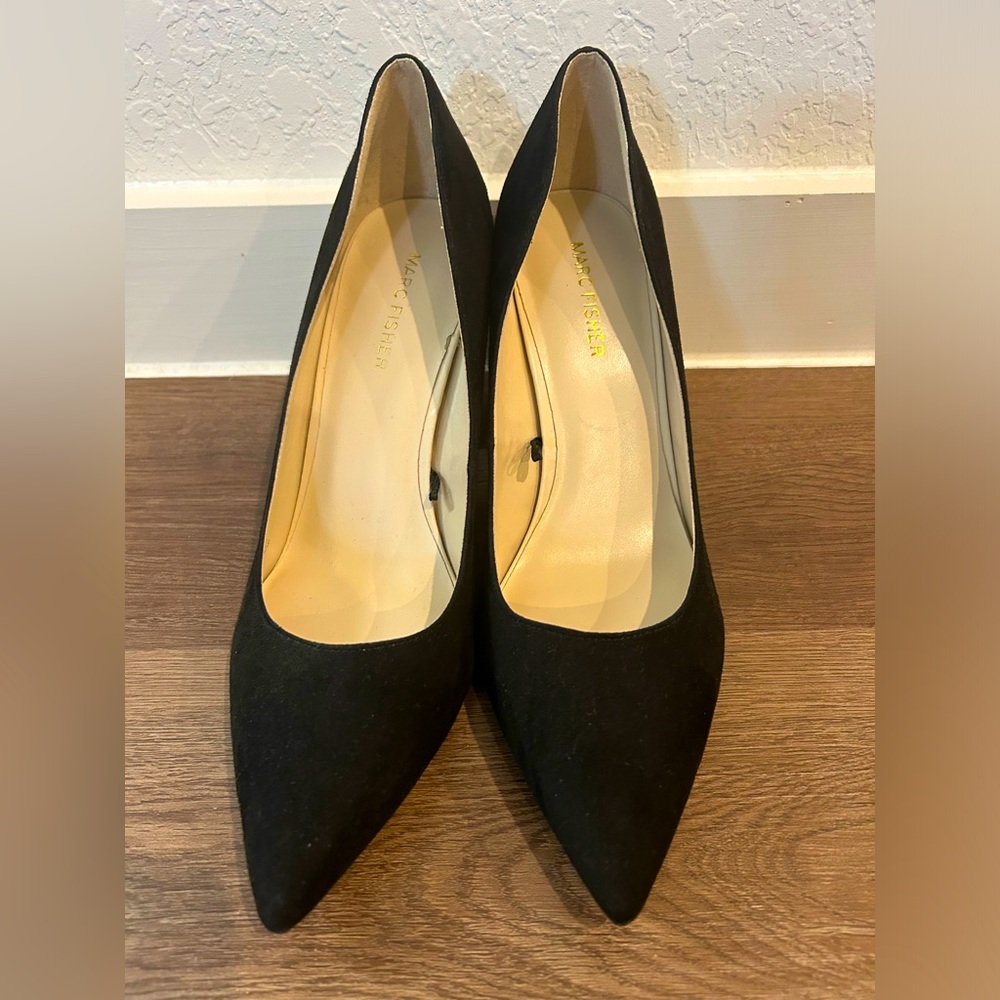 Marc Fisher Women Black Suede Thick Gold Trim Pointed Heels Size 10
